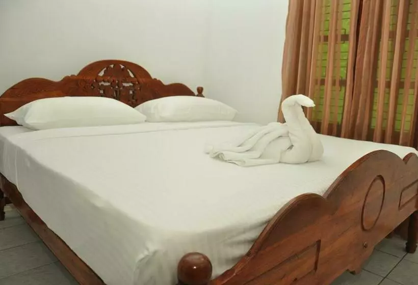 اتاق لوکس با بالکن, Sujatha Tourist Rest
