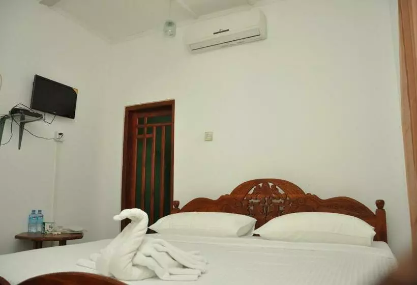 اتاق لوکس با بالکن, Sujatha Tourist Rest