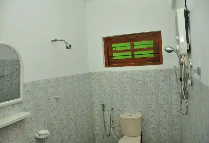 اتاق لوکس با بالکن, Sujatha Tourist Rest