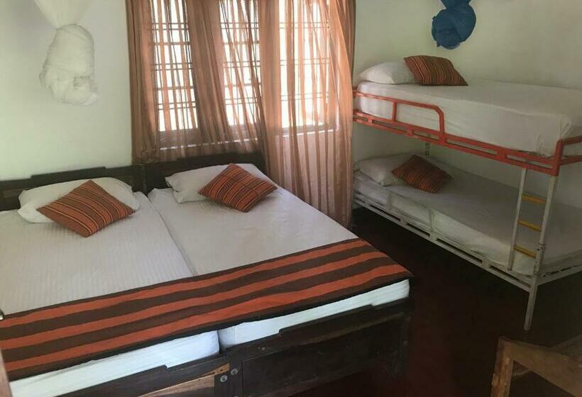 חדר משפחתי, Sujatha Tourist Rest