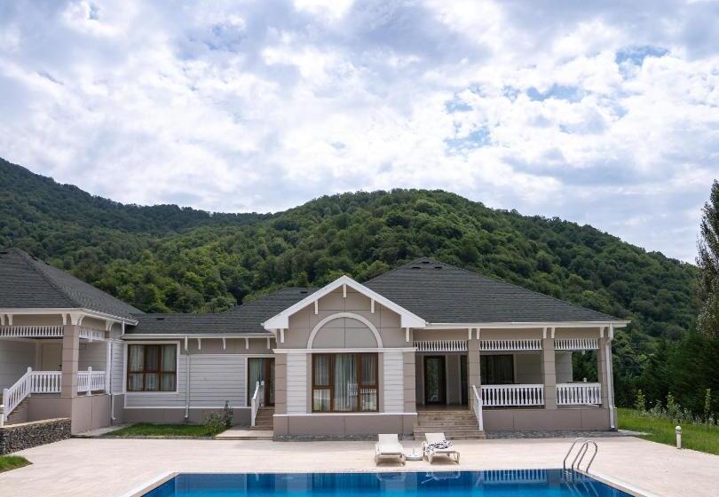 ویلای یک اتاق خوابه با استخر شنا, Qafqaz Riverside