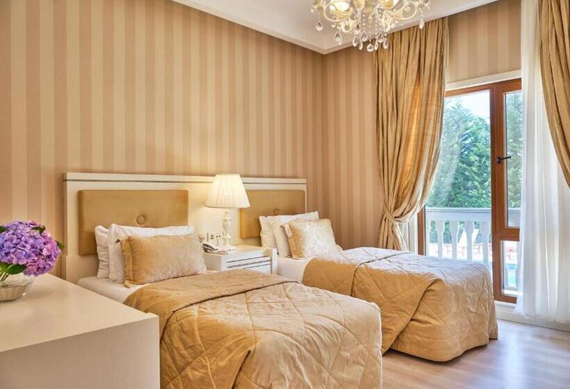 ویلای یک اتاق خوابه با استخر شنا, Qafqaz Riverside