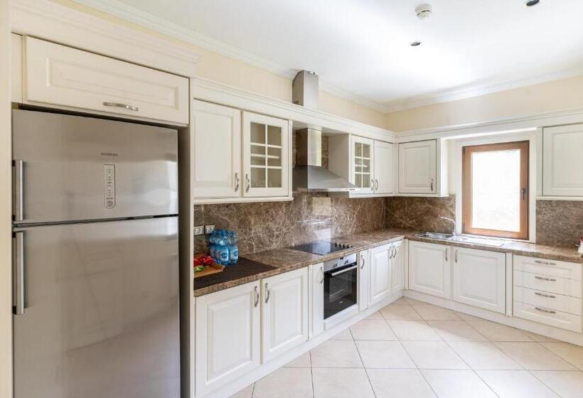 ویلای یک اتاق خوابه با استخر شنا, Qafqaz Riverside