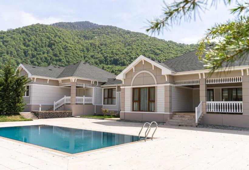 ویلای یک اتاق خوابه با استخر شنا, Qafqaz Riverside