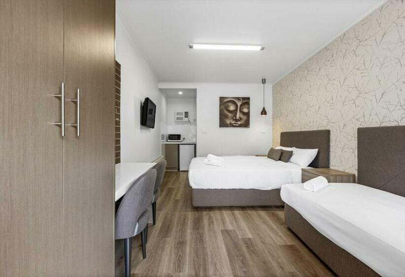 חדר דלוקס, Rosebud Motel