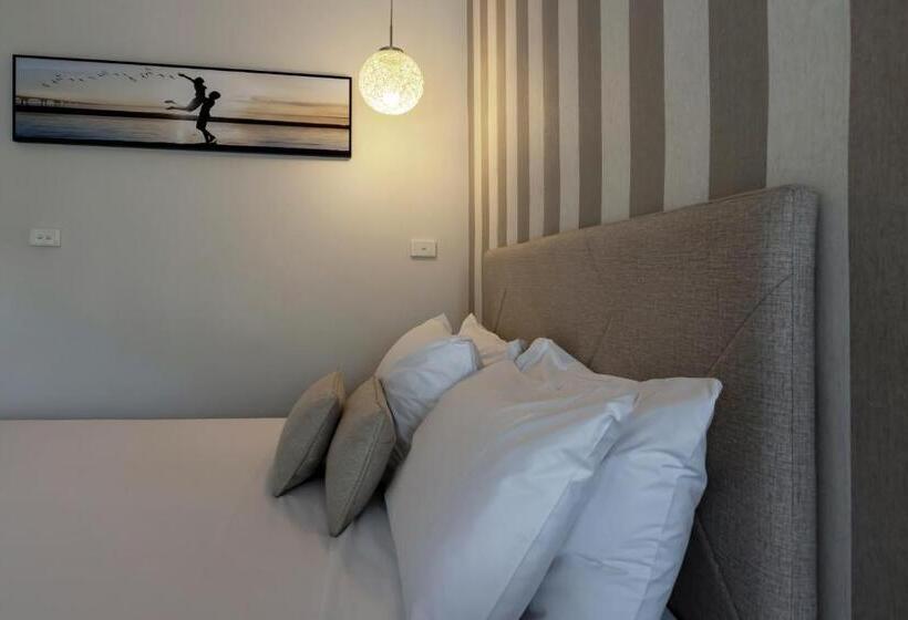 חדר סטנדרט, Rosebud Motel