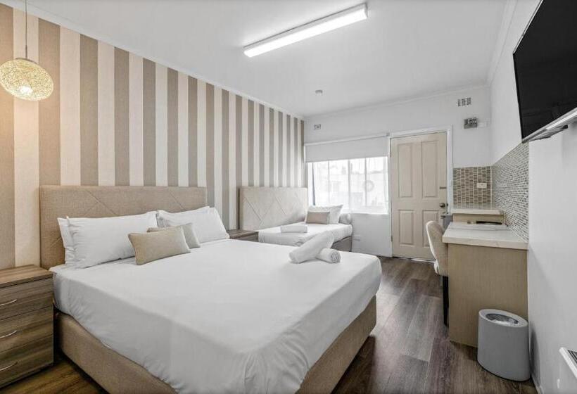 חדר סטנדרט, Rosebud Motel