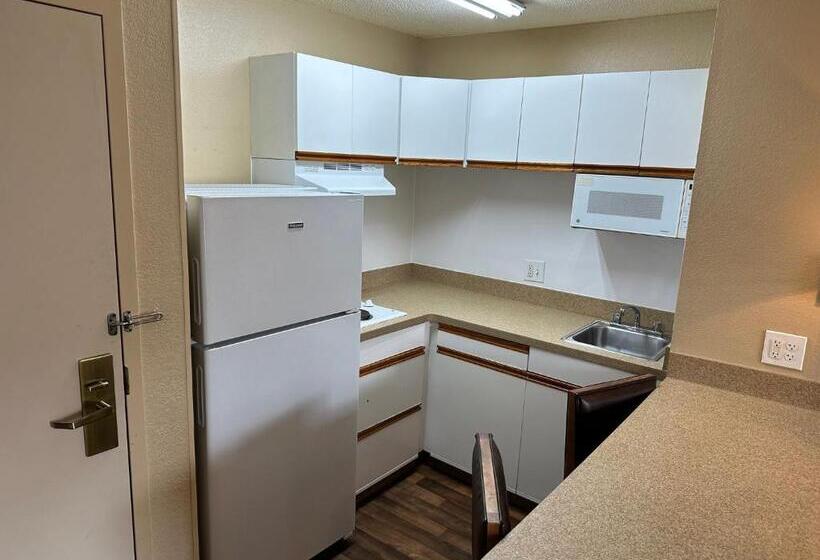 إستوديو قياسى سرير كينج, Hometowne Studios By Red Roof Southfield