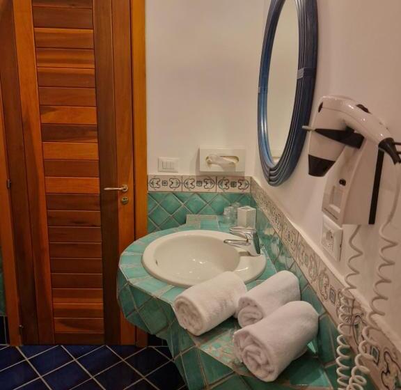 חדר דלוקס עם מרפסת נוף לים, Holiday Double