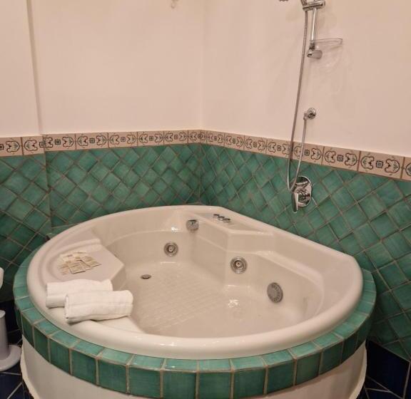 חדר דלוקס עם מרפסת נוף לים, Holiday Double