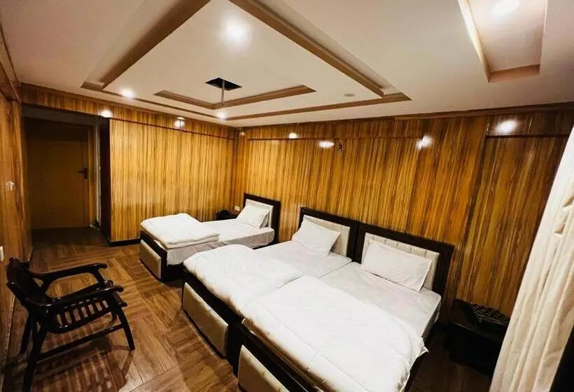 اتاق خانوادگی با چشم‌انداز کوه, 5star & Restaurant Skardu