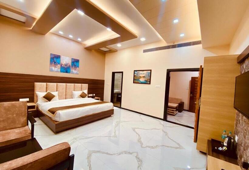 Люкс, Skyworld Hotels & Resorts