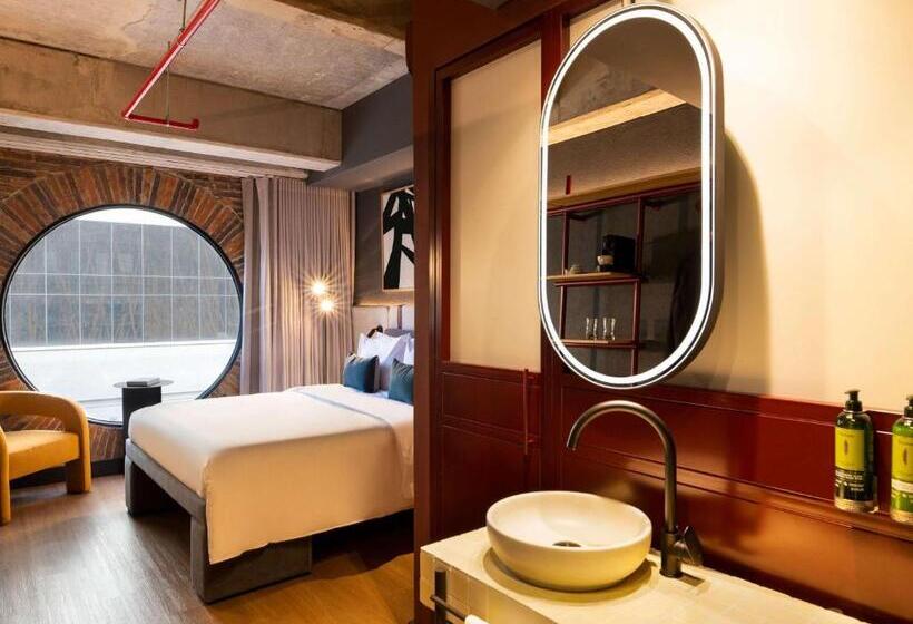 غرفة قياسية, Tribe Medellín