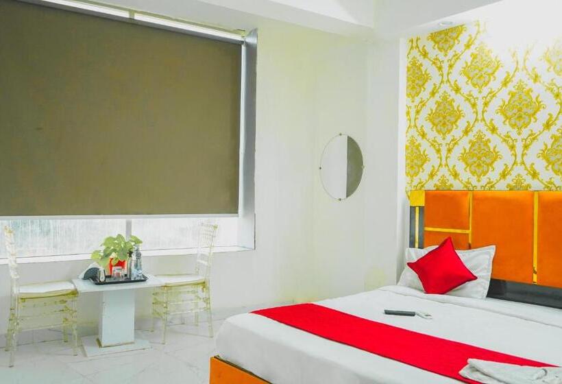 Номер Deluxe, Shubham Paradise Noida 70