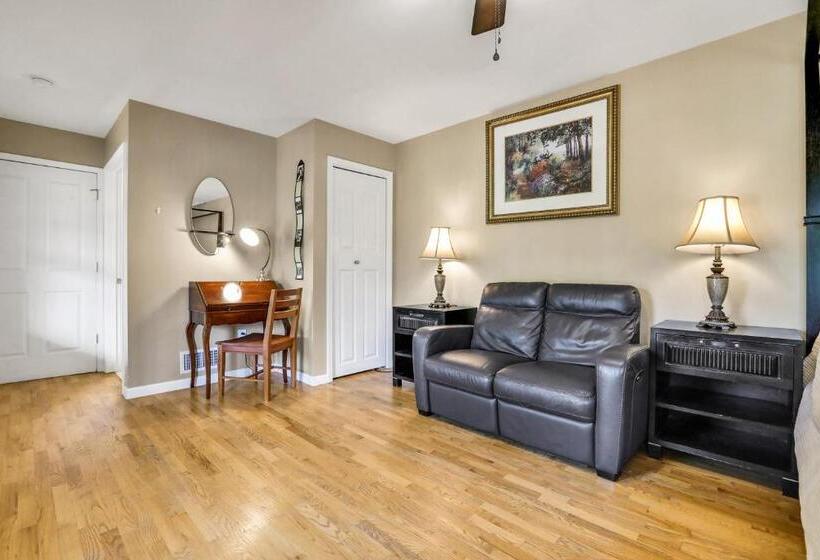 标准间带漩涡浴缸, Moondance Ridge Suites