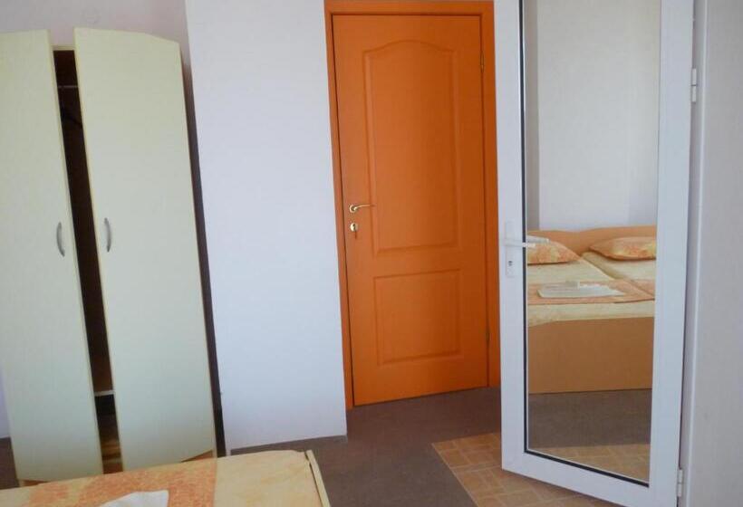 اتاق استاندارد, Guest House Dani