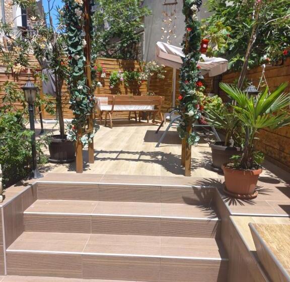 اتاق استاندارد سه تخته با بالکن, Guest House Dani