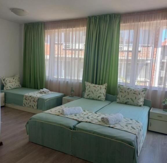 اتاق استاندارد سه تخته با بالکن, Guest House Dani