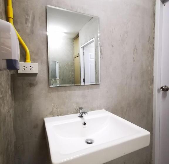 מיטה בחדר משותף, Bbvc Hostel   Collegestay