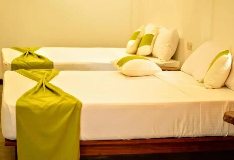 Standard Kolmen Hengen Huone, Sky House Ahangama