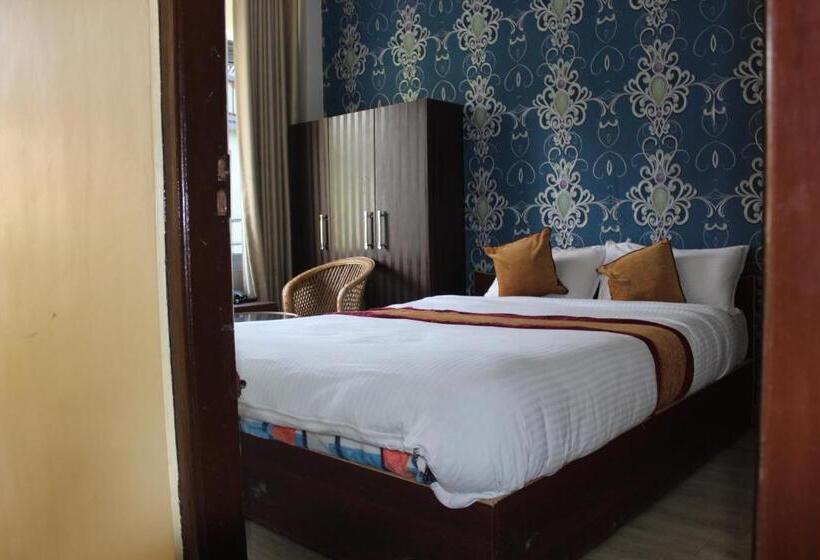 اتاق استاندارد با چشم‌انداز کوهستان, Ghar Aagan