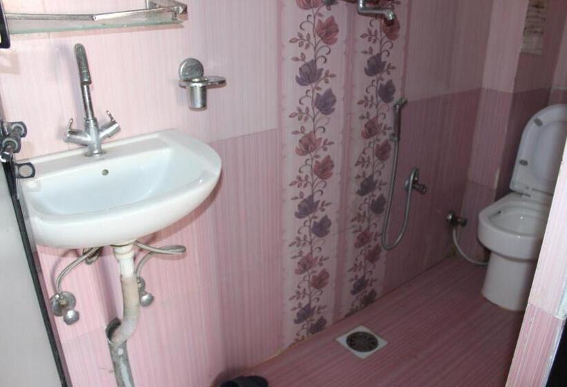 اتاق استاندارد, Ghar Aagan