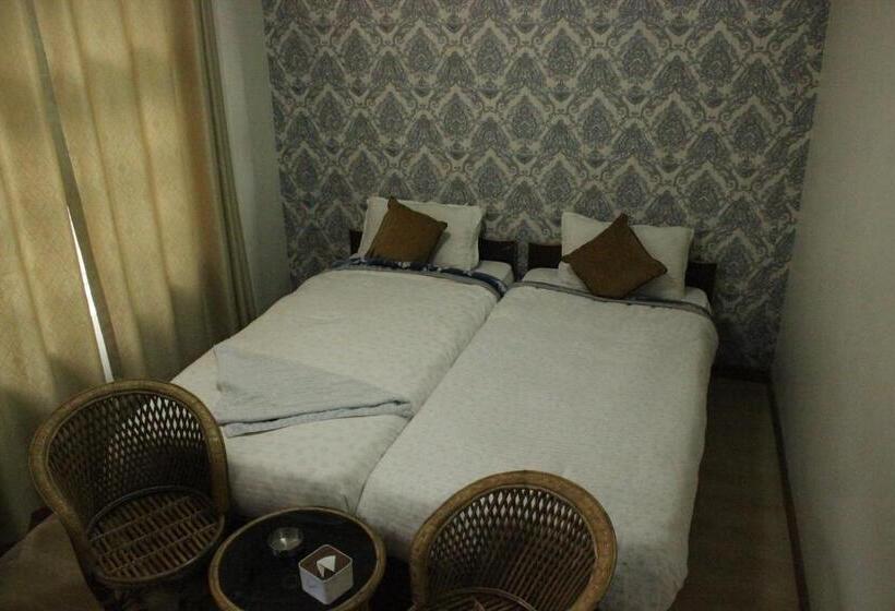 اتاق استاندارد, Ghar Aagan