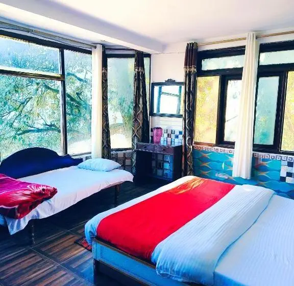 Standard Kolmen Hengen Huone, Holiday Plaza Dalhousie   Near Ghandhi Chowk Mall Road