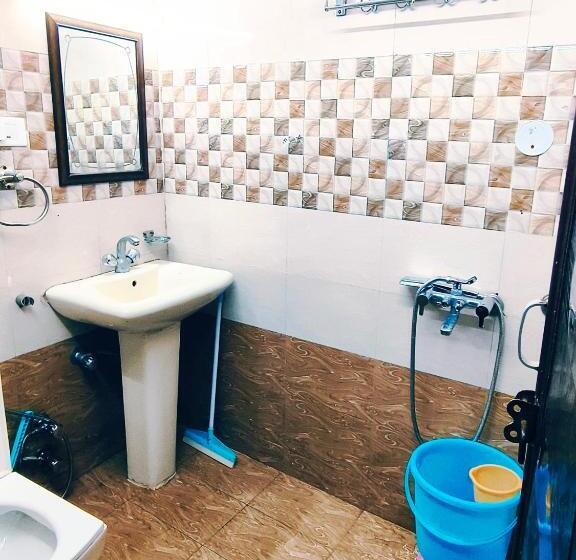 اتاق استاندارد سه نفره, Holiday Plaza Dalhousie   Near Ghandhi Chowk Mall Road