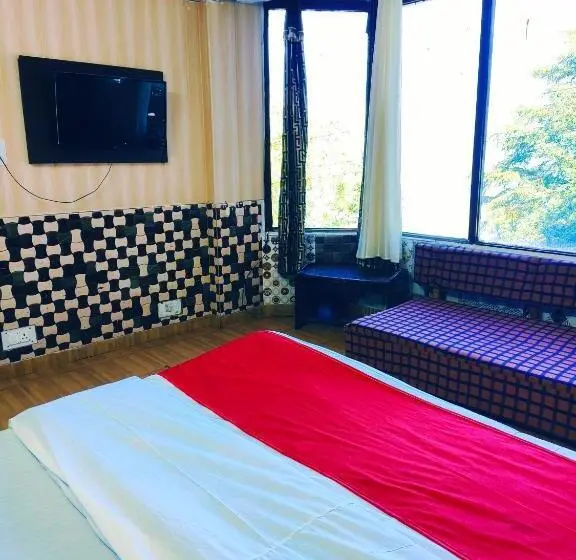 Standard Kolmen Hengen Huone, Holiday Plaza Dalhousie   Near Ghandhi Chowk Mall Road