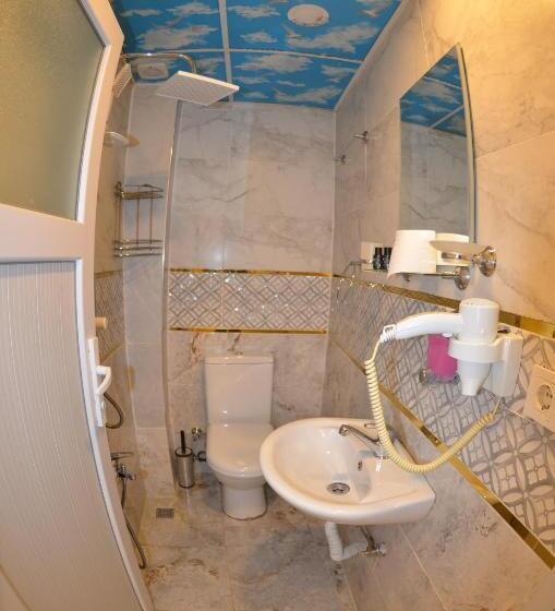 Quarto Quádruplo Deluxe, Işıl