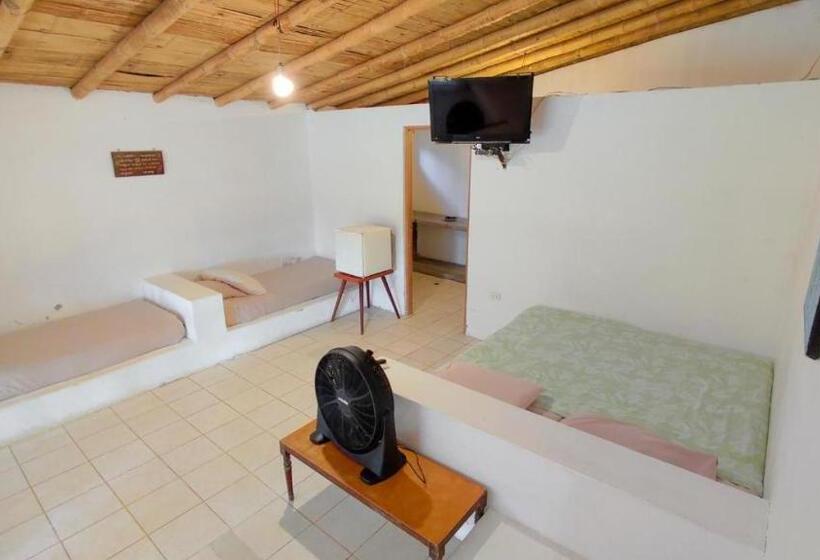 Standaard Driepersoonskamer met Uitzicht op het Zwembad, Casa Sebas Máncora   Pool Beach