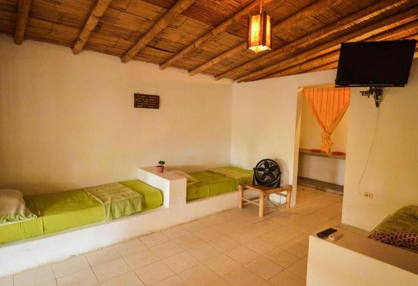 اتاق استاندارد سه تخته با چشم‌انداز استخر, Casa Sebas Máncora   Pool Beach
