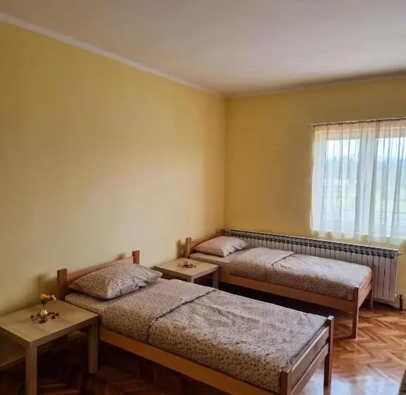 اتاق استاندارد سه تخته با بالکن, Prenoćište Mali Raj