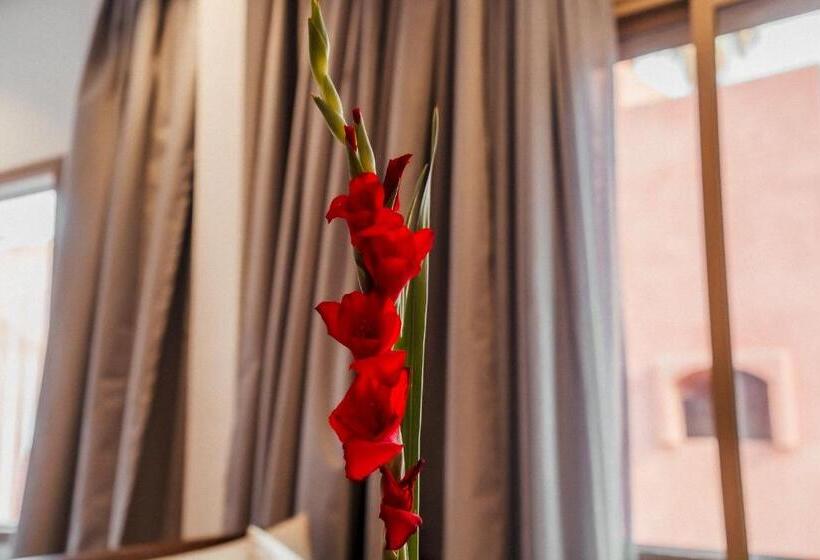 سوییت سوپریور, Dar Nourdha