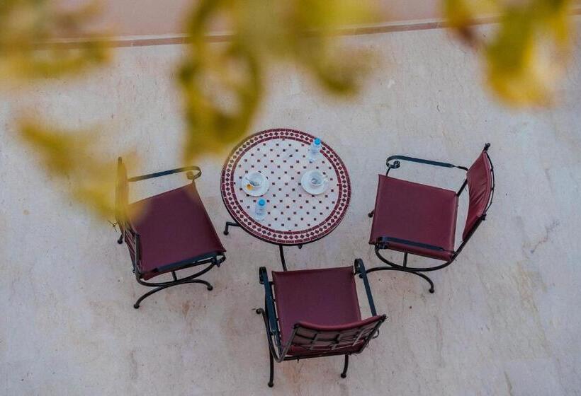 آپارتمان 1 خوابه با تراس, Dar Nourdha