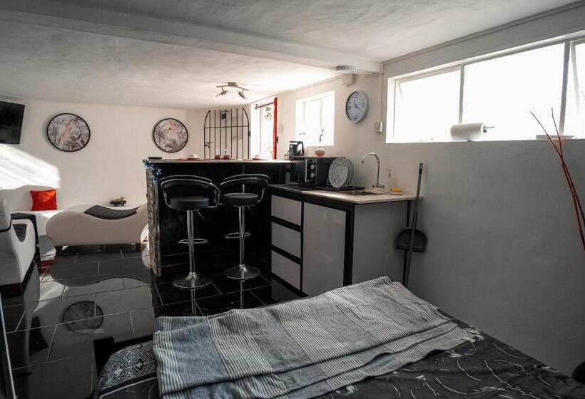 اتاق استاندارد, Studio B