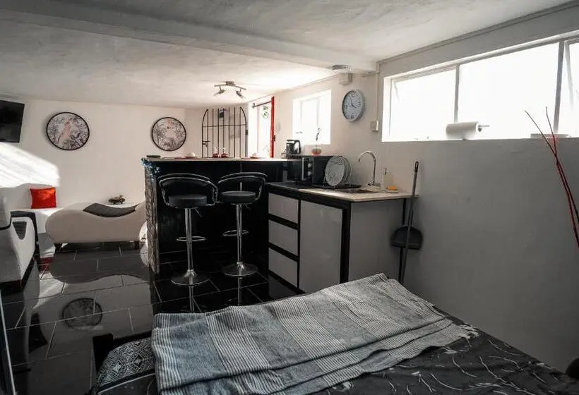اتاق استاندارد, Studio B