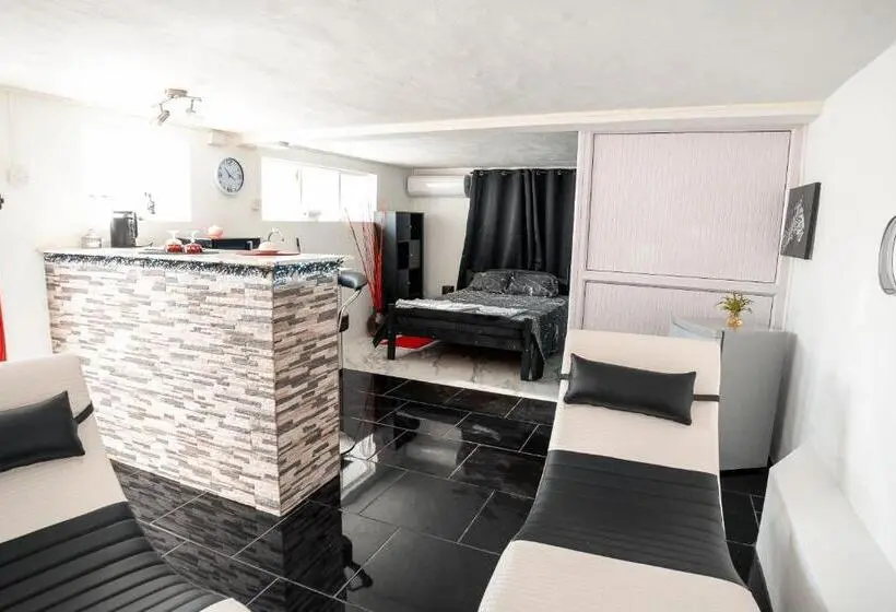 اتاق استاندارد, Studio B