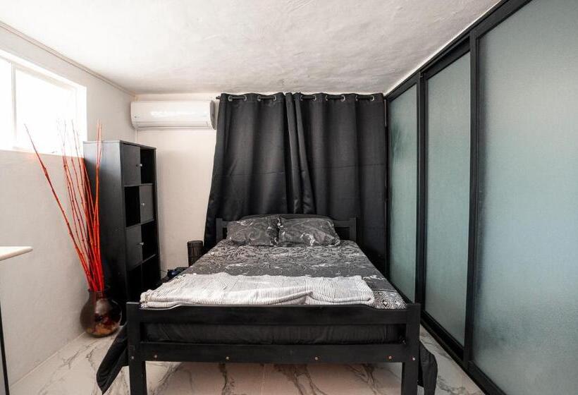 اتاق استاندارد, Studio B