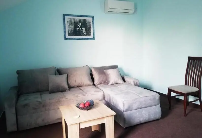 Economy Triple Room, Vila Dvor Subotica