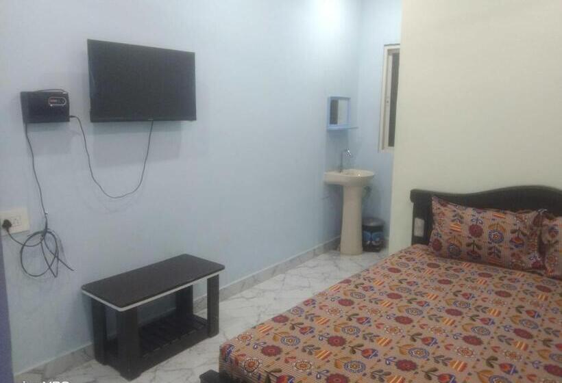 Трехместный Номер Классика, Oyo Hotel Vgs Lodge