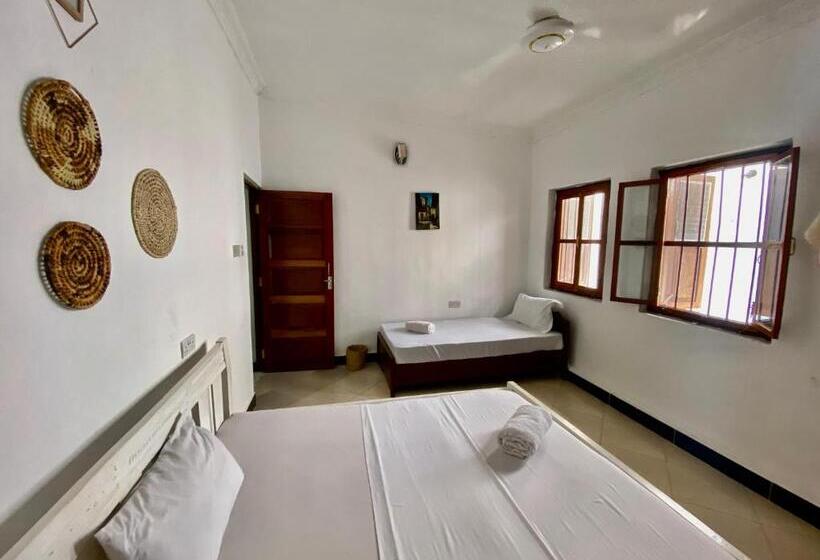 اتاق لوکس, Nomad Cave  Stonetown