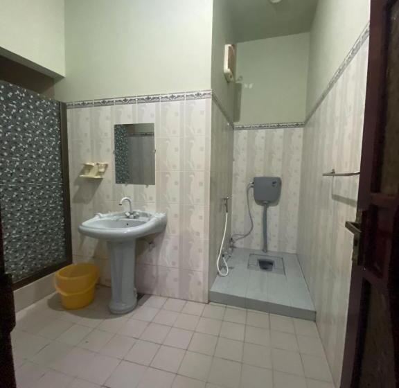 اتاق لوکس, Jinnah Inn Guest House