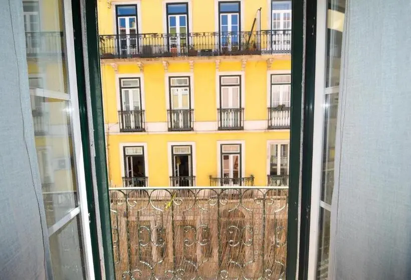 اتاق استاندارد با بالکن, Shared Apartment With Bright Private Patio In Lisboa