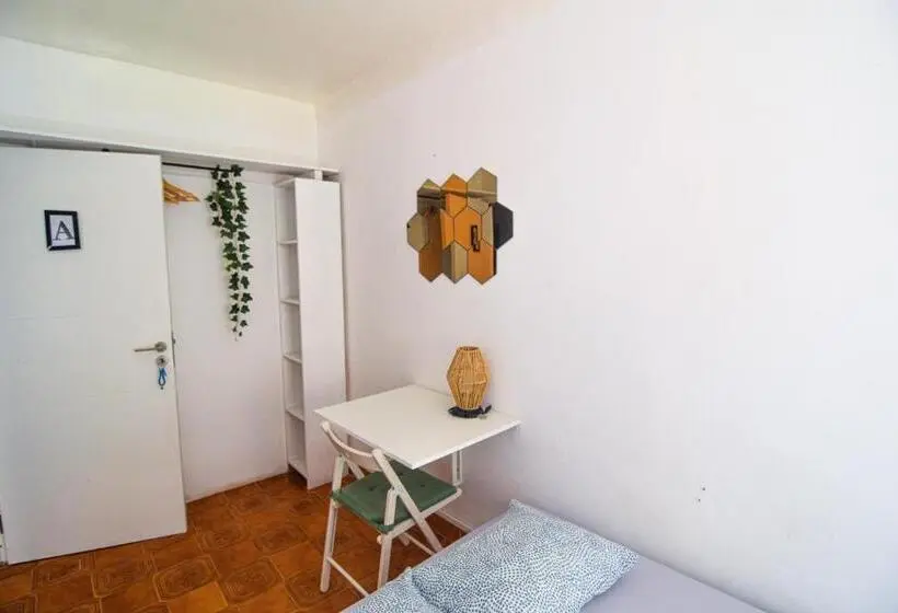 اتاق استاندارد با بالکن, Shared Apartment With Bright Private Patio In Lisboa