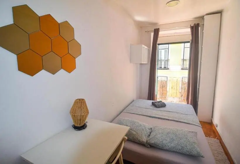 اتاق استاندارد با بالکن, Shared Apartment With Bright Private Patio In Lisboa