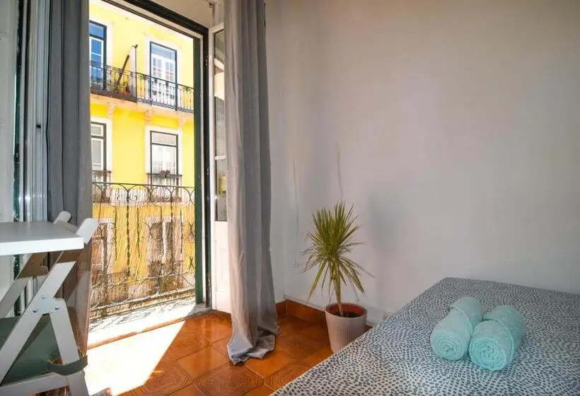 اتاق استاندارد با بالکن, Shared Apartment With Bright Private Patio In Lisboa