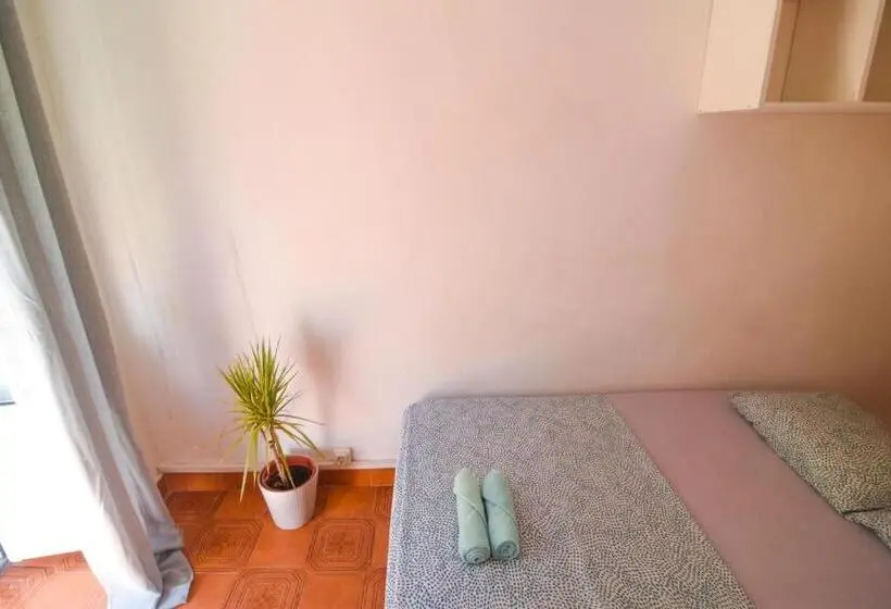 اتاق استاندارد با بالکن, Shared Apartment With Bright Private Patio In Lisboa