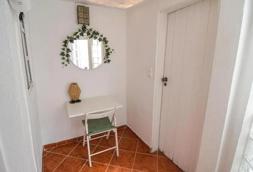 اتاق استاندارد یک نفره, Shared Apartment With Bright Private Patio In Lisboa